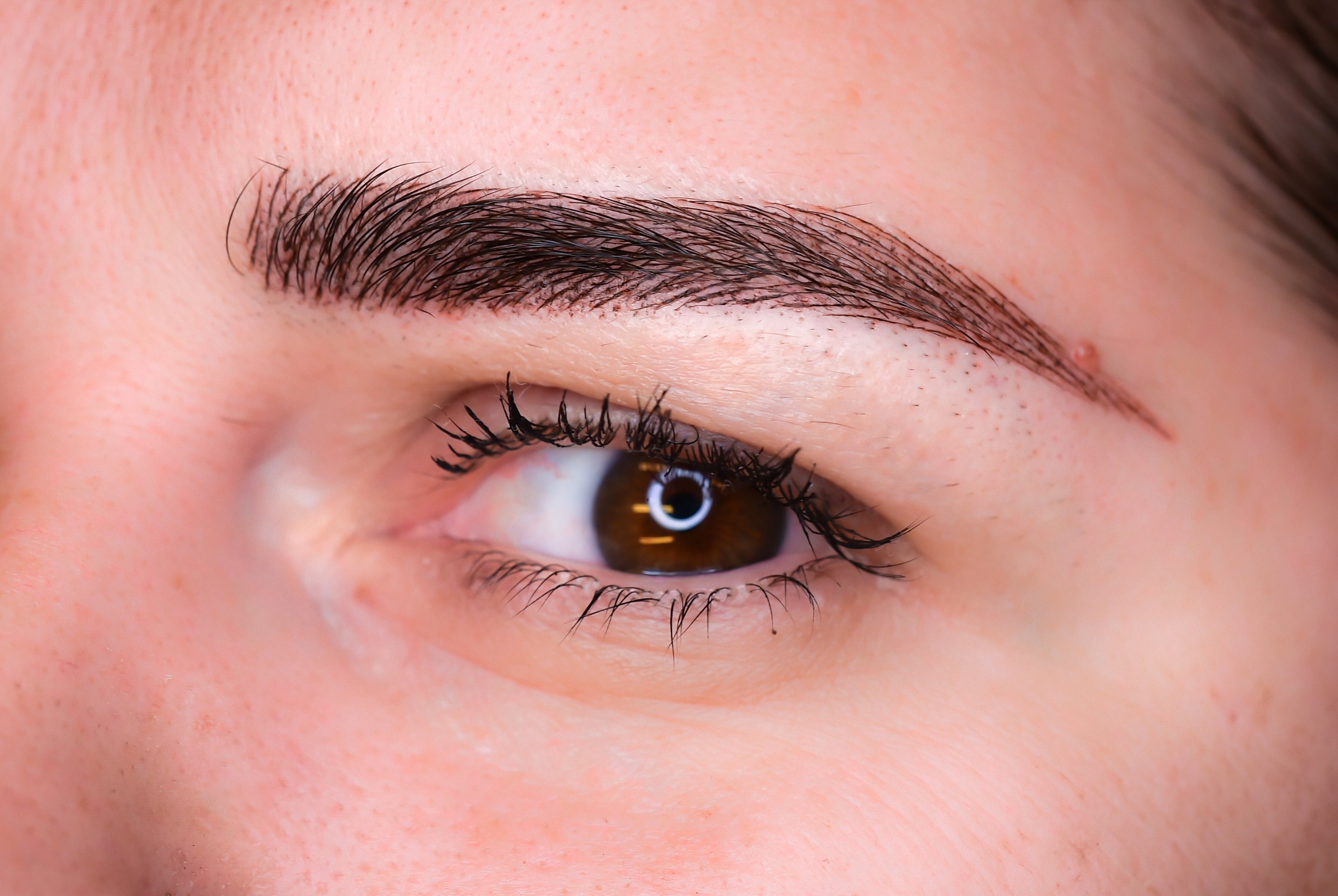 Microblading – haarfein gezeichnete Augenbraue bei Facettenreich